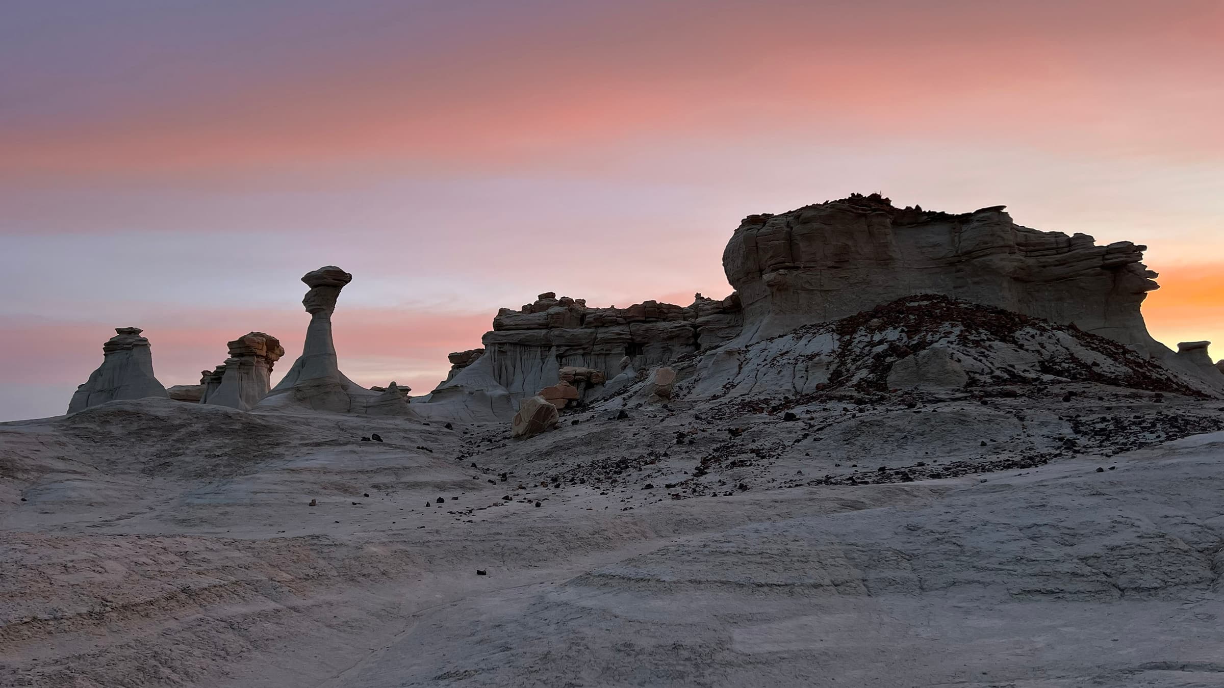 Alien Throne at sunrise in Bisti