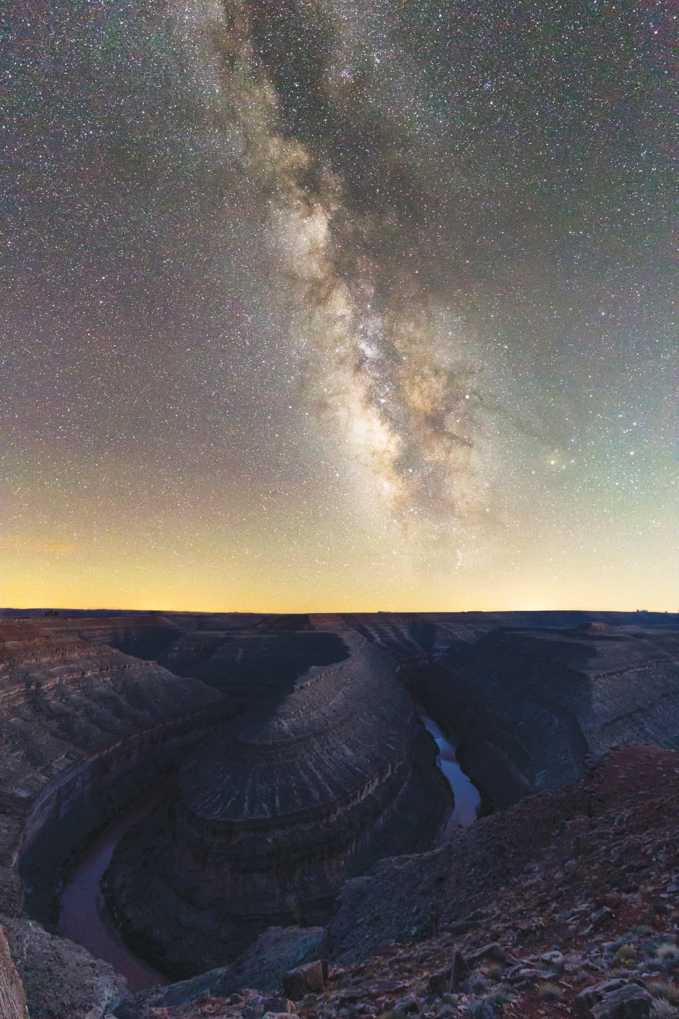 Vertical canyon view at Goosenecks in Southern Utah